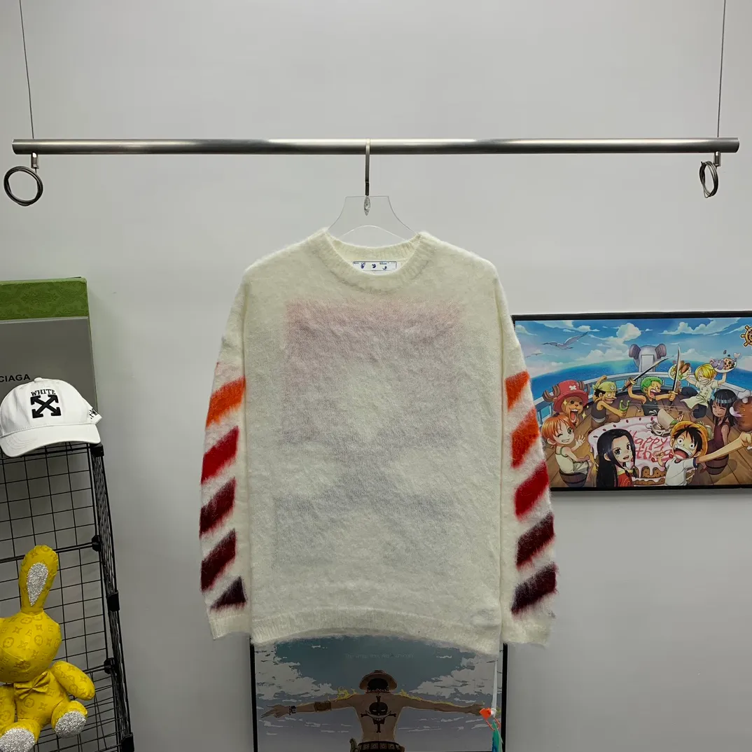 New top tested version OFFWHITE (OW) gradient mohair striped arrow sweater hoodie gradient rendering arrow couple sweater Mohair (English Mohair; Turkish: MUKHYAR) refers to the coat of Angora goats, also known as Angora goat hair. The name comes from Turkish, meaning "the best hair". It has good elasticity, pressure resistance and special luster. It is an excellent raw material for making plush fabrics and one of the most advanced animal textile fiber raw materials in the world market. Mohair has a shape similar to long wool. The fiber surface is smooth, strong luster, high strength, good elasticity, less curl, and easy to wash. Mohair can be used in jacquard blankets, long-haired coats and high-gloss wool fabrics. Mohair sweaters from ow are released every year🛒 The same style and ever-changing colors. There is really no girl who doesn’t love it. It is super suitable for wearing under a down jacket in winter without being bulky! If the lower body is missing, their favorite os version🙋🏻‍♀️ intuitively adds natural softness and fairy beauty effect, which is the best choice! The upper body is lightweight and does not weigh down the body while keeping warm. The sleeves and the gradient arrow parts on the back are repeatedly patterned until the gradient level is satisfied before large-scale products are released. The craftsmanship is extremely demanding. Each sweater is woolen at least ten times to give it a plush, thick feel and good fluffiness! ✅ Fabric composition: 50% mohair 32 spandex 18% wool, three-level anti-pilling Color: black and white gradient Sizes Mohair is lighter and softer, so be careful not to machine wash it, not machine washable! ! emphasize! !  ⚠️Hand wash with warm water and cold water P:440